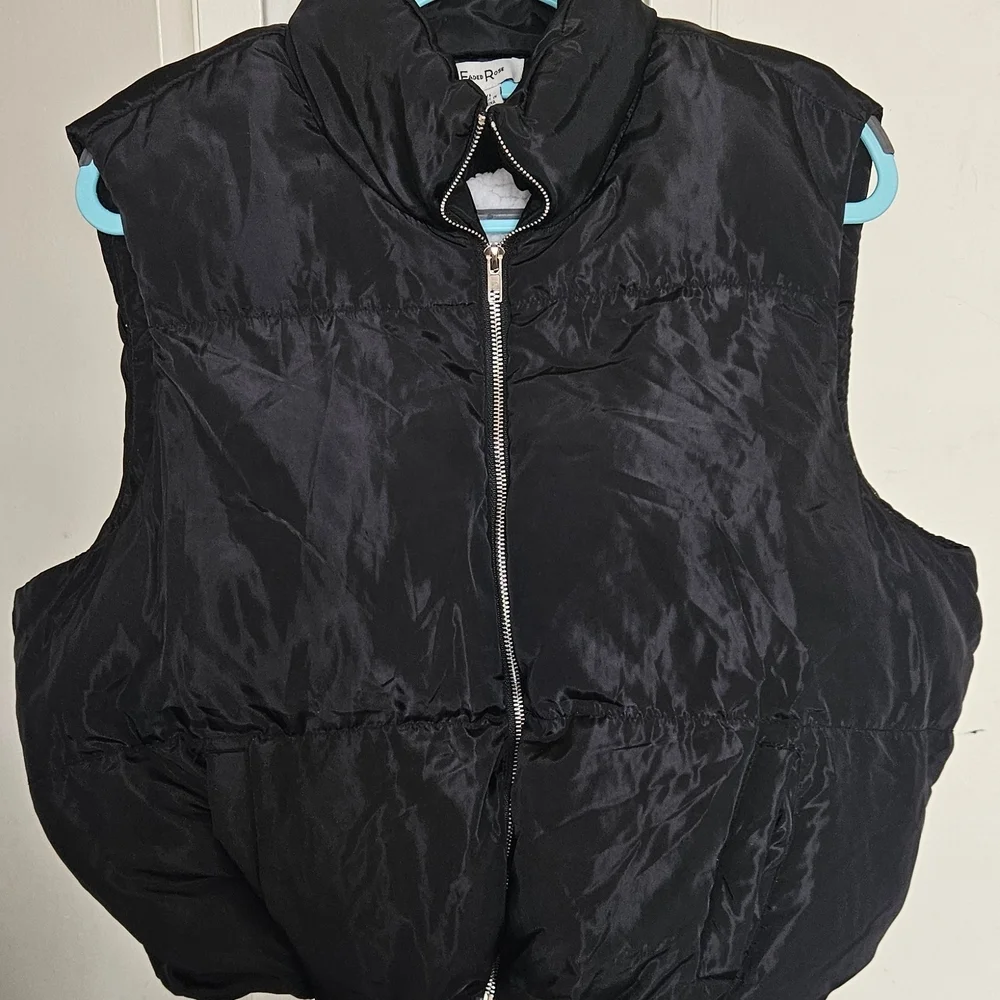 Black Women's Puffer Vest - Picture 1 of 6